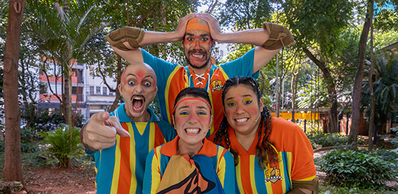 Circuito Sesc leva oficinas, circo, teatro e shows à Praça da Bandeira com atrações interativas para toda a família neste sábado em Santa Isabel