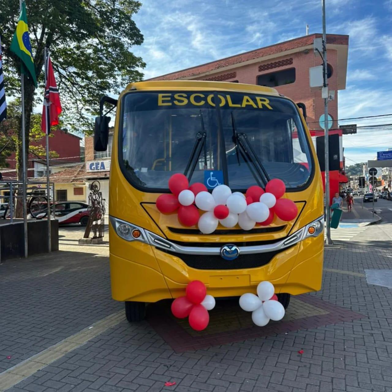 Repasse do Governo Federal garante novo ônibus escolar com acessibilidade e ar-condicionado para alunos da rede municipal de Santa Isabel