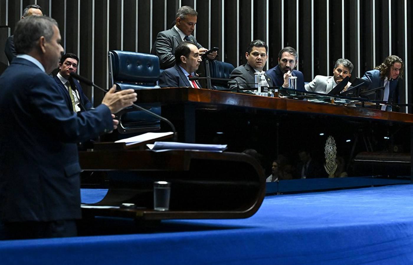 Senado proíbe desconto de associações na folha do INSS para coibir fraudes na Previdência