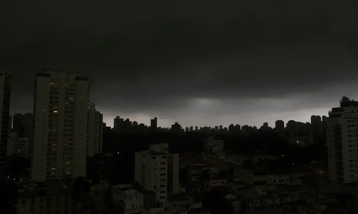 Ciclone pode provocar chuva forte e temporais no Sudeste incluindo Santa Isabel