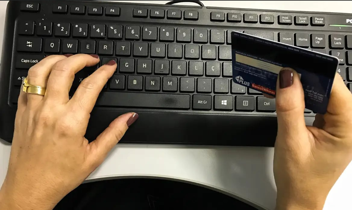 Dependência do cartão de crédito cresce e ameaça a saúde financeira dos negócios
