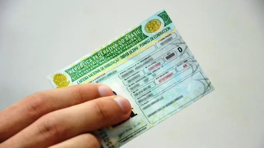 Suspensão da CNH sem autoescola afeta Santa Isabel e governo investiga Detran