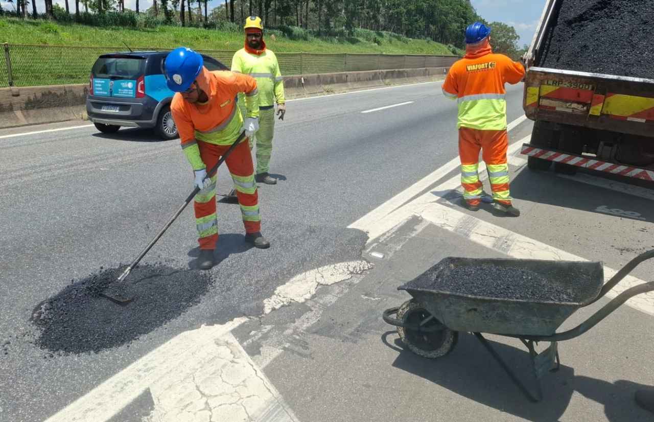 Via Dutra passa por obras e motoristas de Santa Isabel enfrentam buracos no asfalto