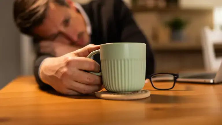 Cansaço repentino pode ser sinal de alerta, entenda o que está por trás