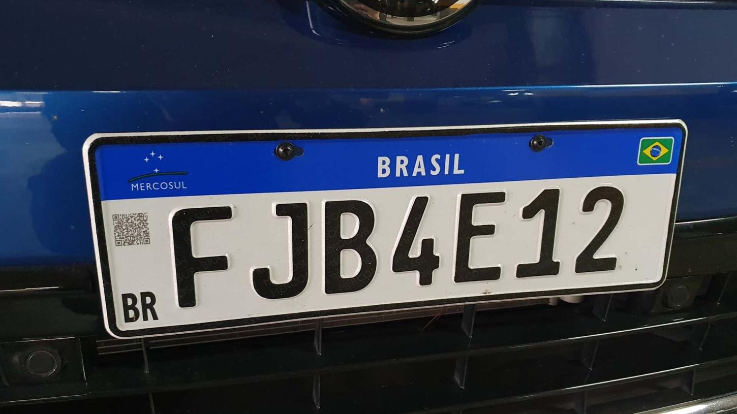 Entenda o projeto que pode mudar placas de veículos no Brasil