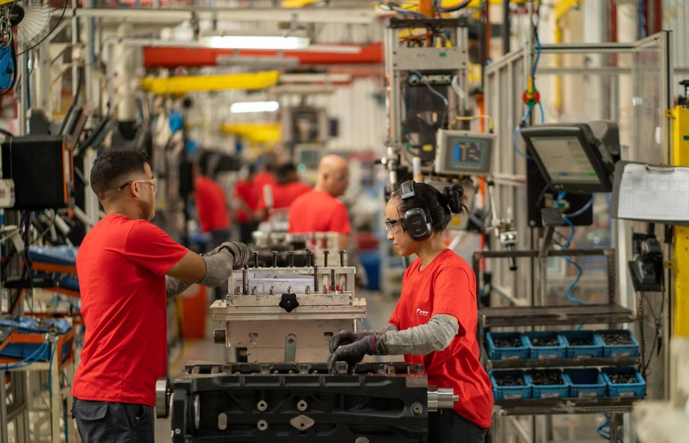 Faturamento da indústria avança 4,9% em fevereiro, aponta CNI