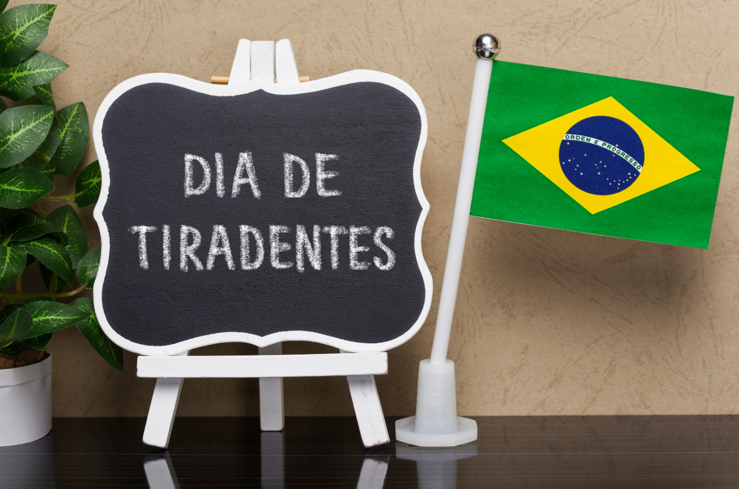 Prefeitura de Santa Isabel suspende expediente no feriado de Tiradentes; veja o que abre e fecha