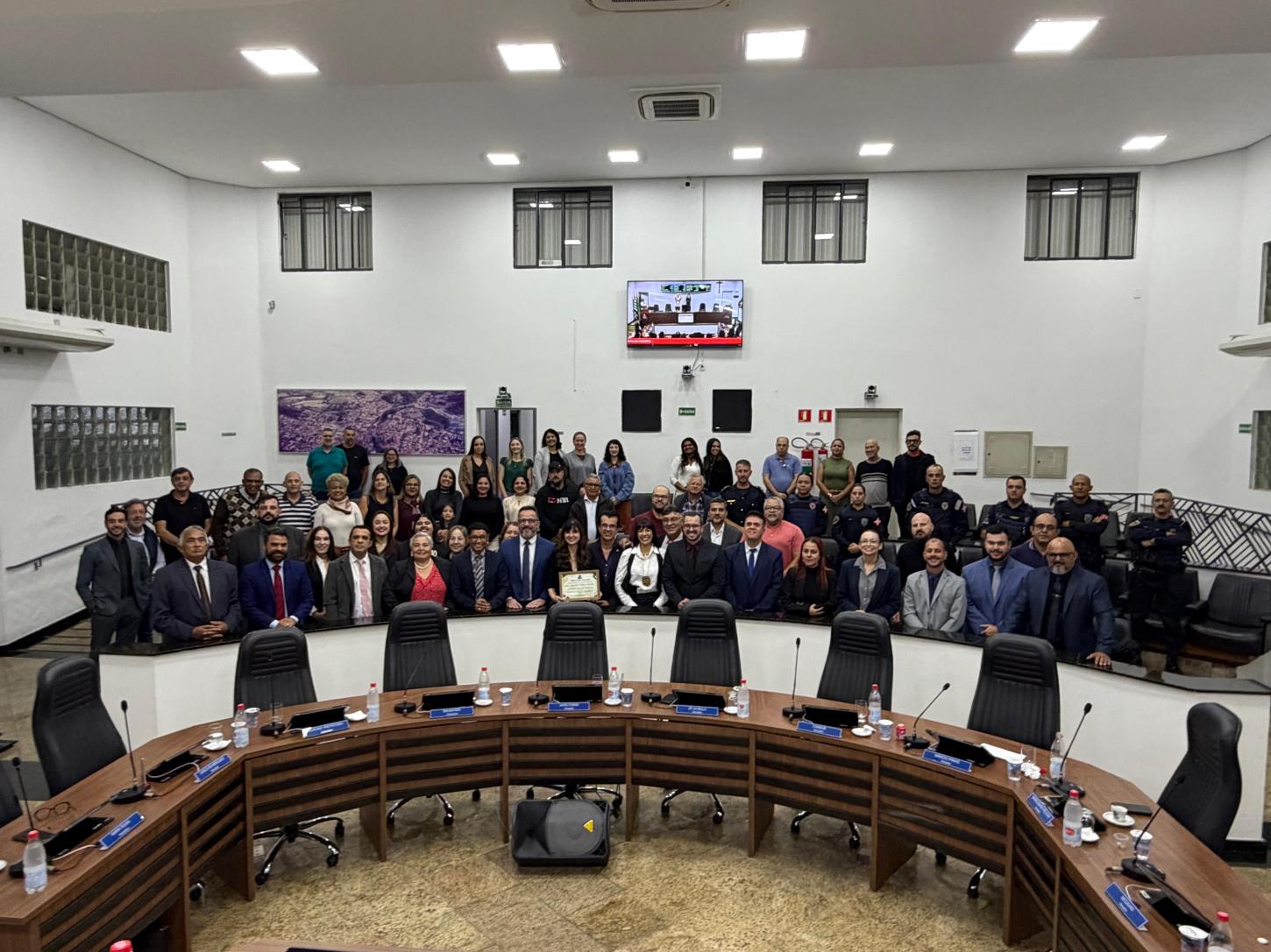Câmara de Santa Isabel aprova homenagem pelos 22 anos de atuação de juíza 