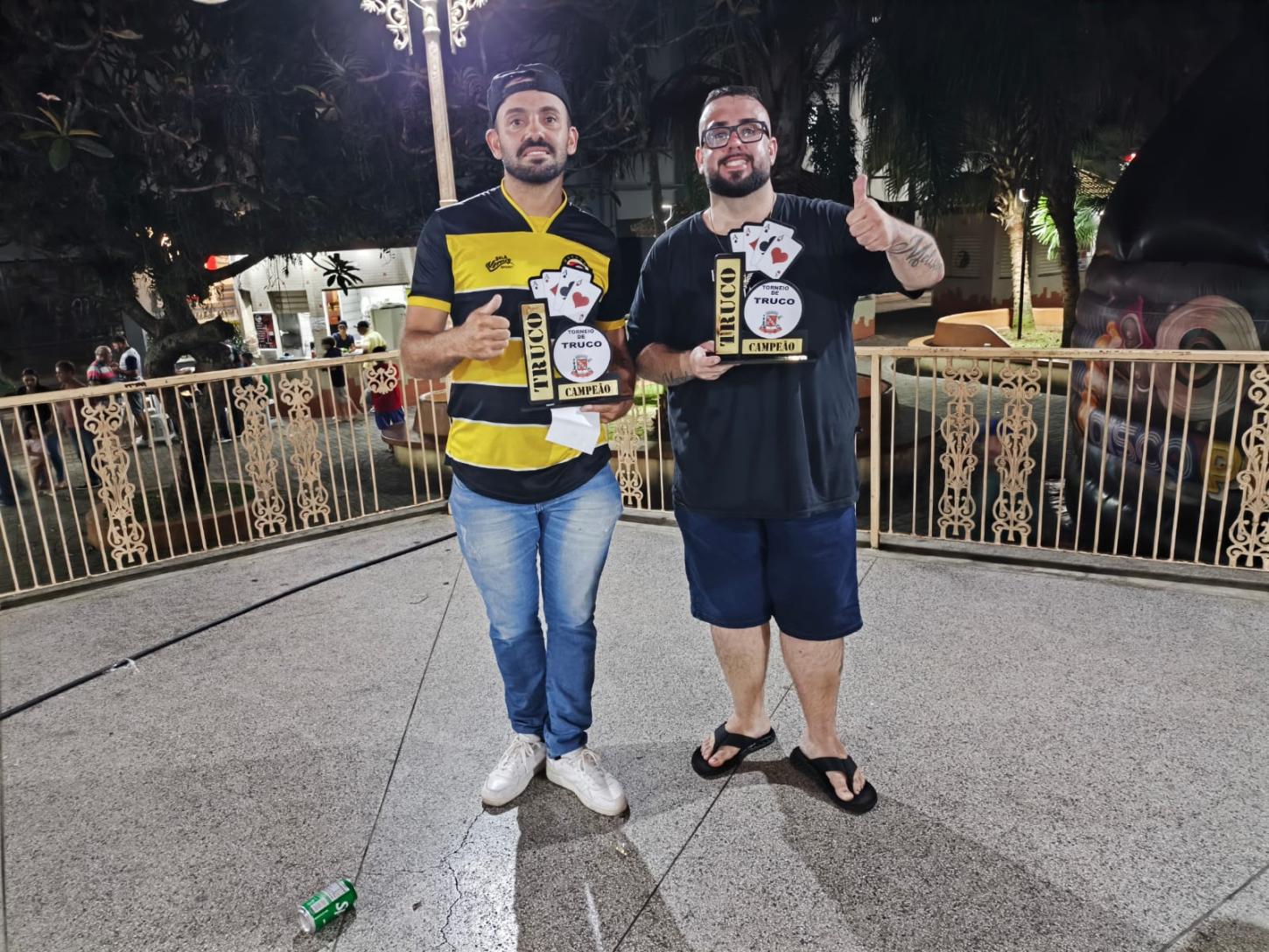 Campeonato de truco reúne público e movimenta o Dia do Trabalhador