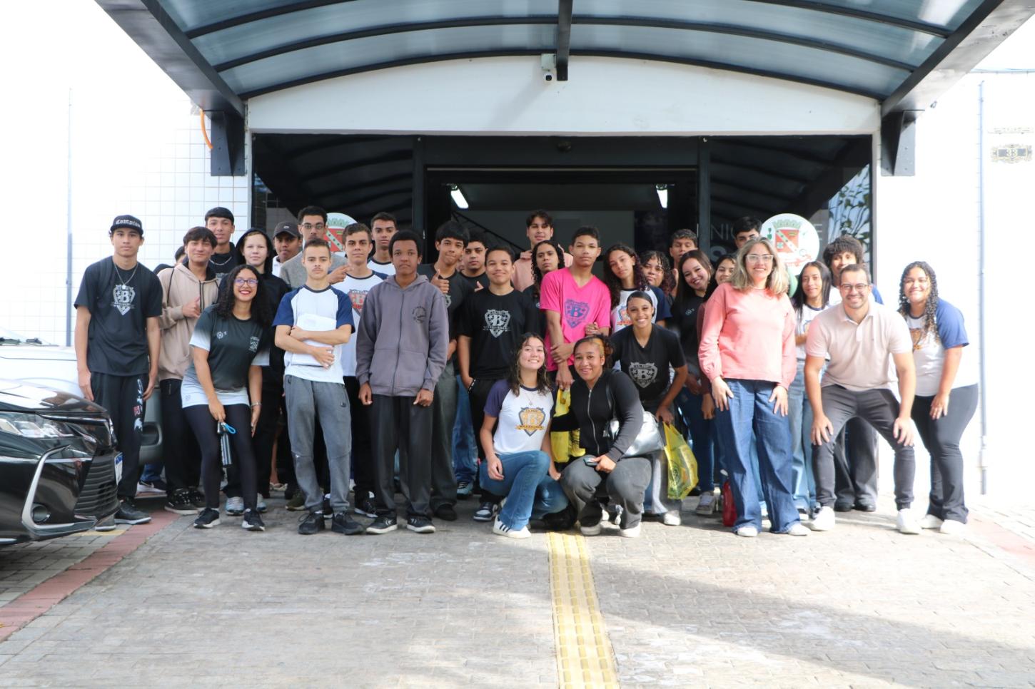 Estudantes visitam Câmara e conhecem funcionamento do Legislativo em Santa Isabel