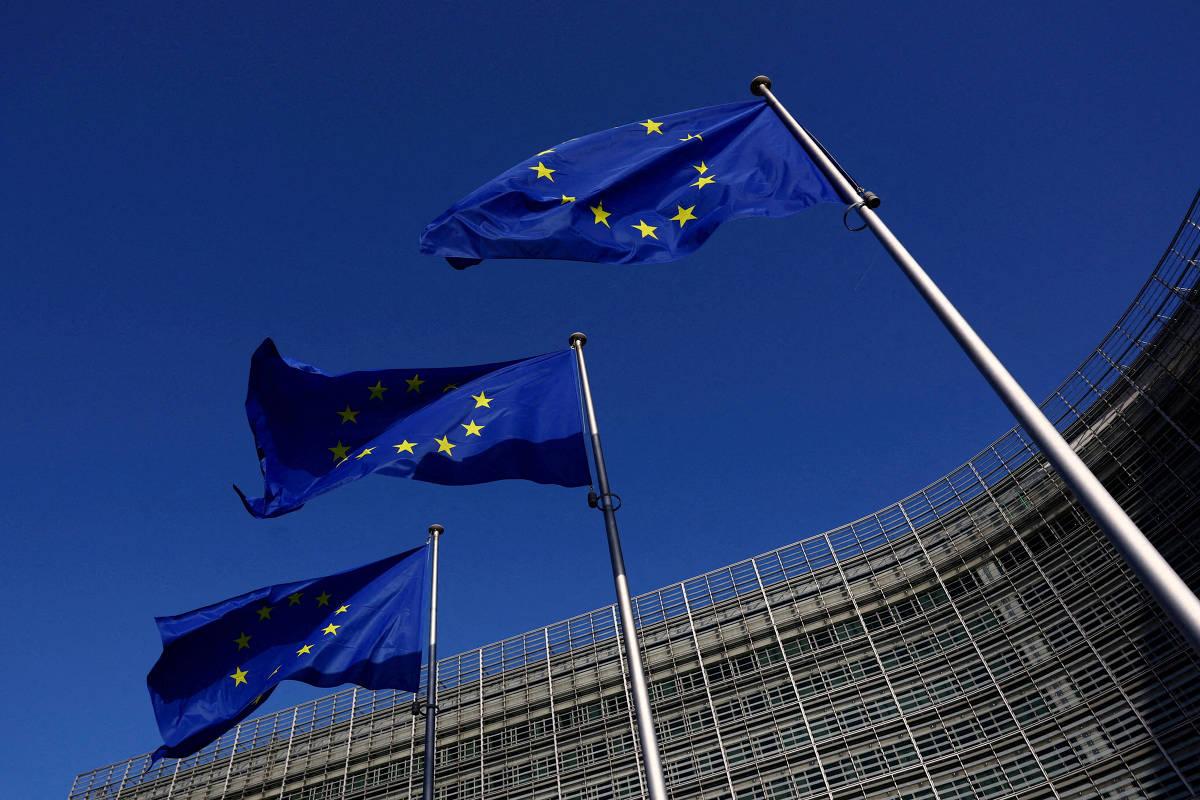 Número de brasileiros repatriados da União Europeia quase dobra em 2025