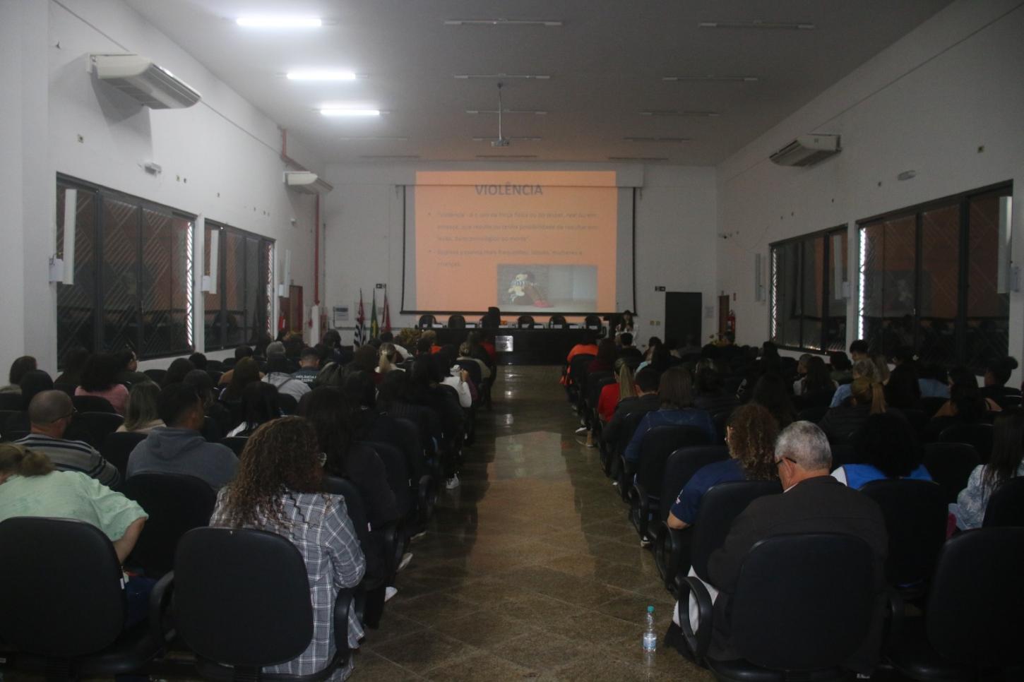 Palestra em Santa Isabel alerta sobre violência sexual infantil intrafamiliar