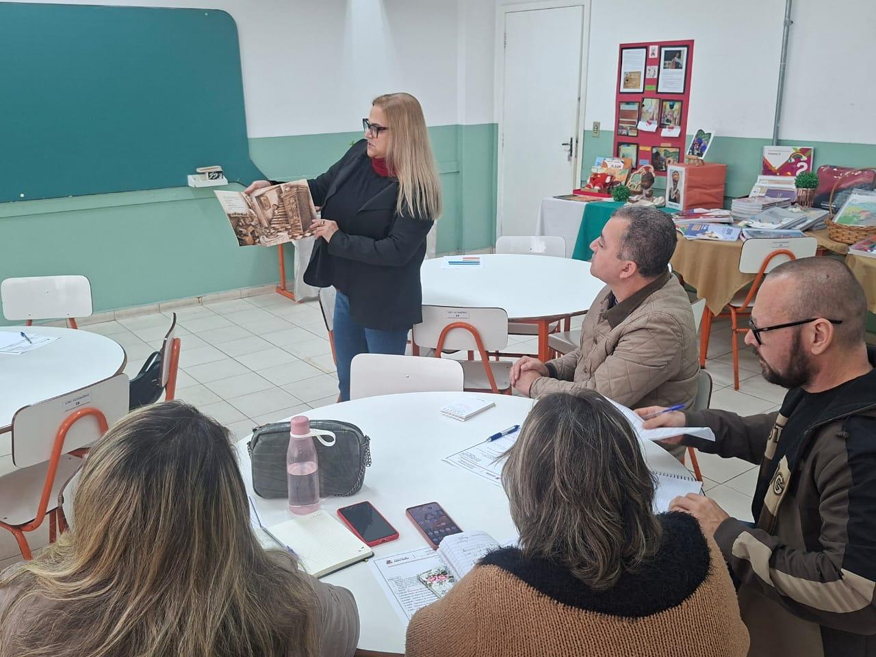 Rede Municipal de Santa Isabel realiza formação para alinhar inclusão e atendimento