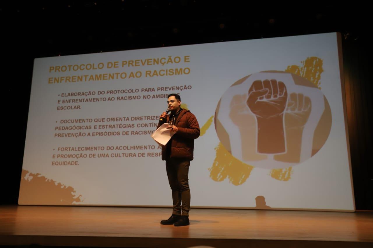 Santa Isabel participa de encontro regional sobre educação antirracista em Jacareí