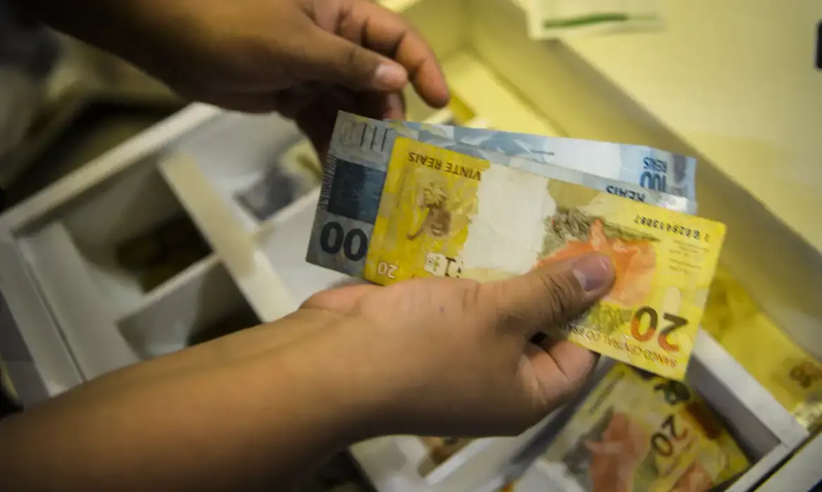 Abono salarial é liberado para trabalhadores nascidos em julho e agosto
