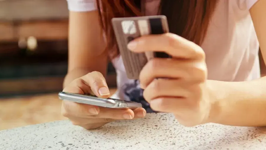 Brasileiros fazem 78% das transações bancárias pelo celular, diz Febraban