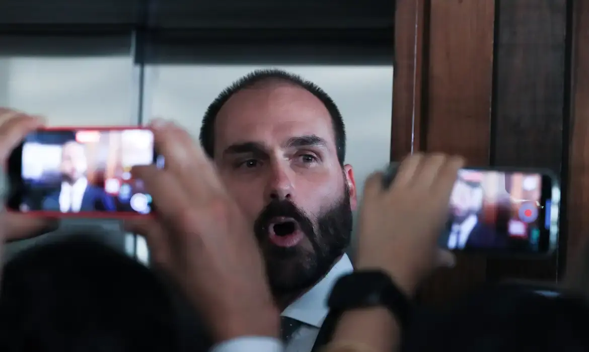 Moraes nega adiar julgamento de Eduardo Bolsonaro
