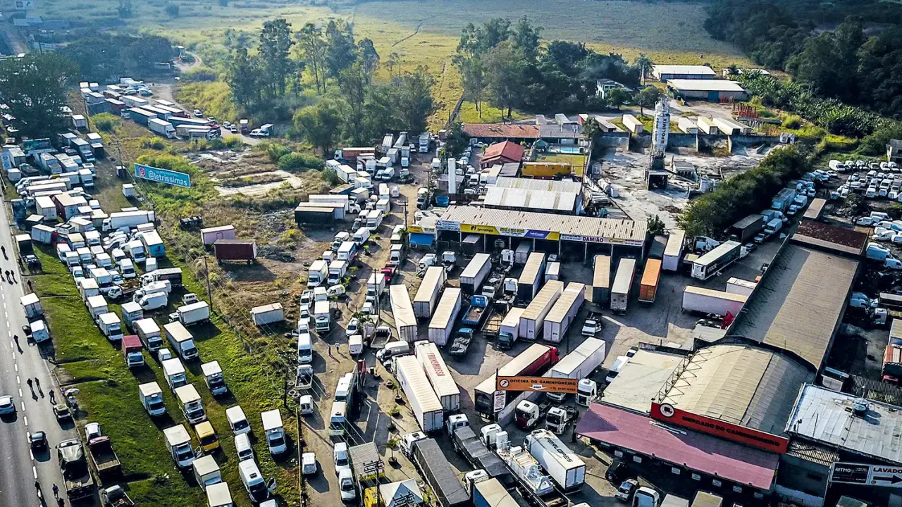 Ameaça de paralisação de caminhoneiros pode afetar abastecimento