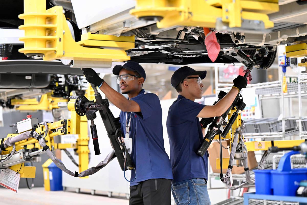 BYD chega a 100 mil carros montados na Bahia e projeta produção local