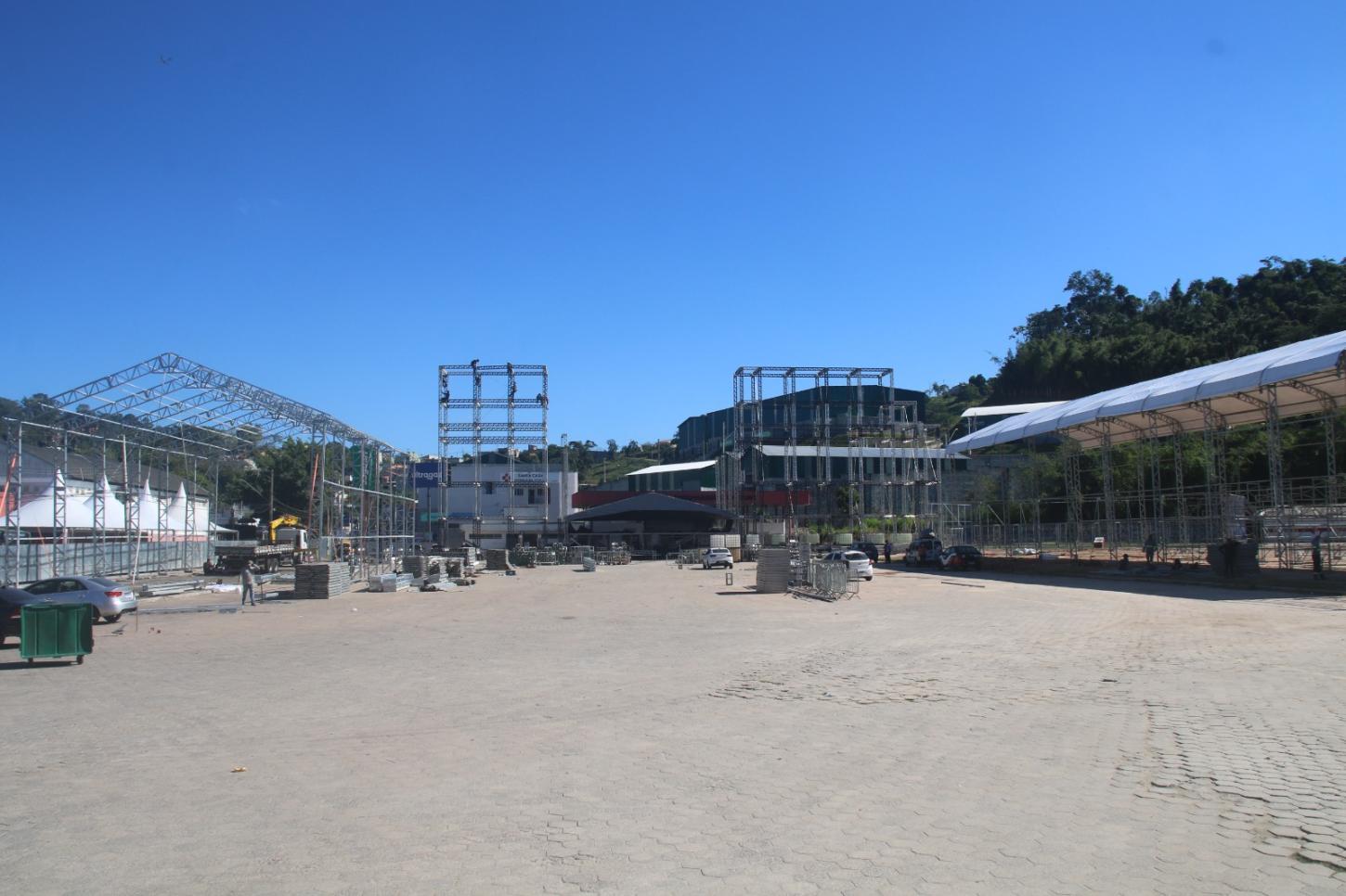 Contagem regressiva: estrutura do Rodeio Fest de Santa Isabel começa a ganhar forma