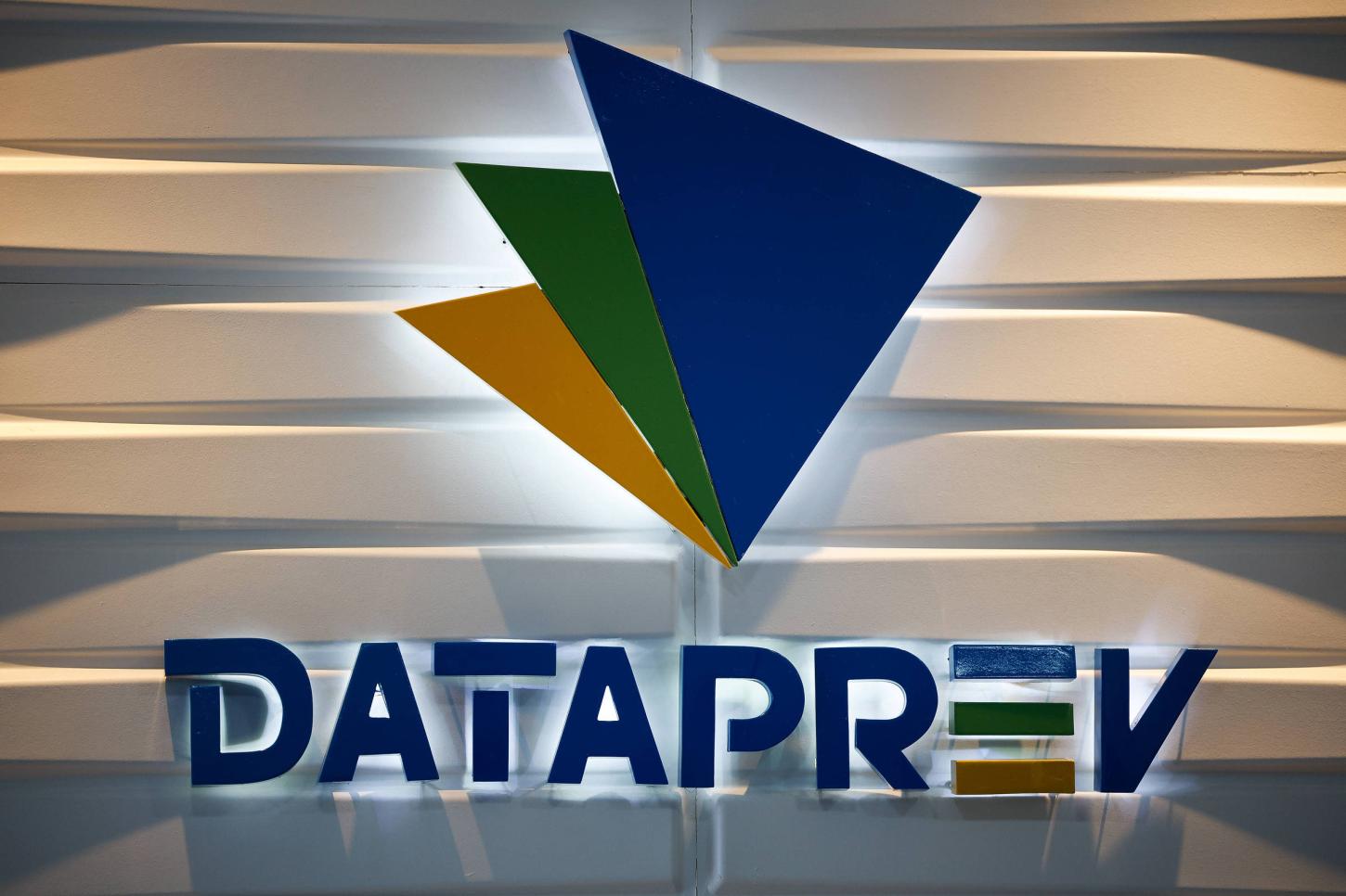 Dataprev abre concurso com vagas em SP e salários de até R$ 10,6 mil