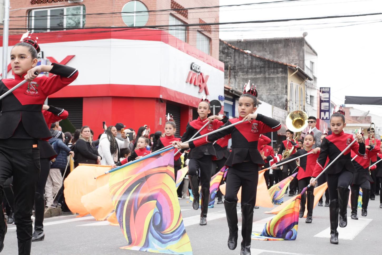 Desfile Cívico marca comemorações dos 194 anos de Santa Isabel