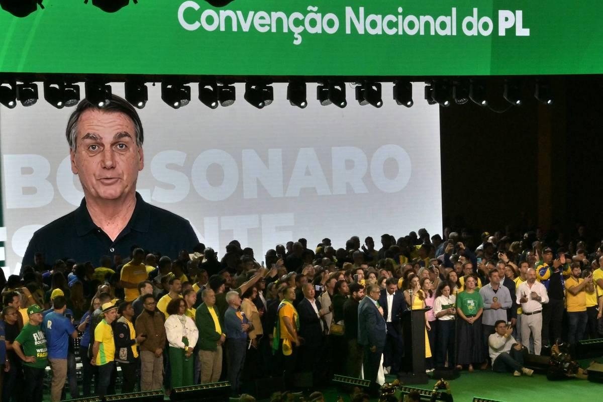 Moraes dá 24 horas para Bolsonaro explicar vídeo com IA exibido em convenção