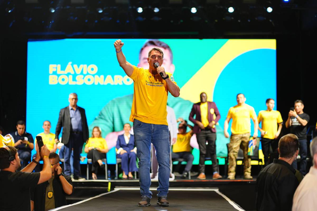 PL aposta em convenção para fortalecer candidatura de Flávio Bolsonaro à Presidência