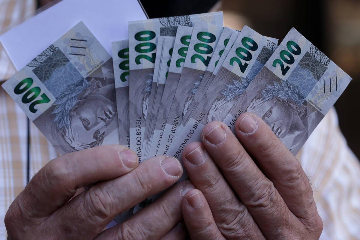 Empresas devem emitir notas fiscais com informações da reforma tributária a partir desta segunda