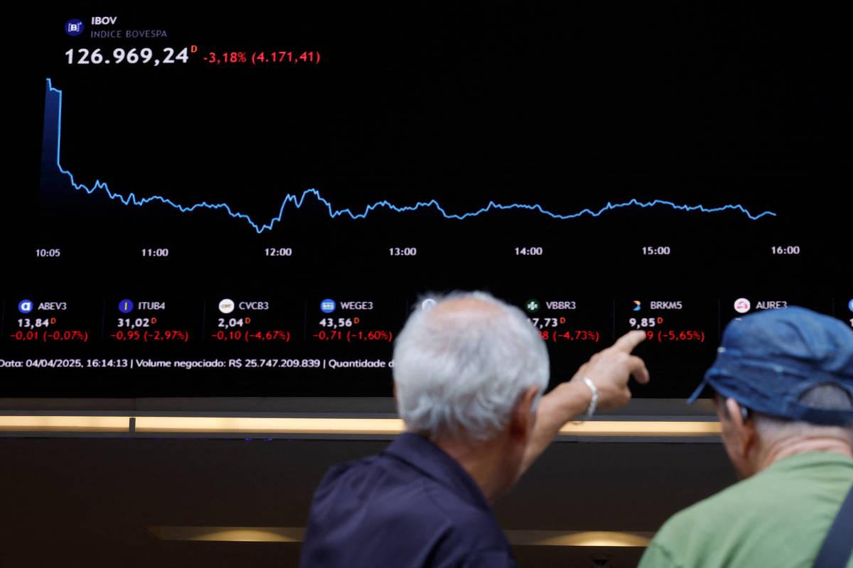 Investidores estrangeiros retiram R$ 7 bi da Bolsa em agosto com incertezas sobre guerra e eleições