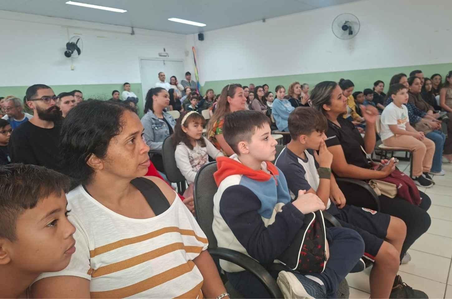 Alunos da rede municipal transformam ideias em objetos com tecnologia de impressão 3D
