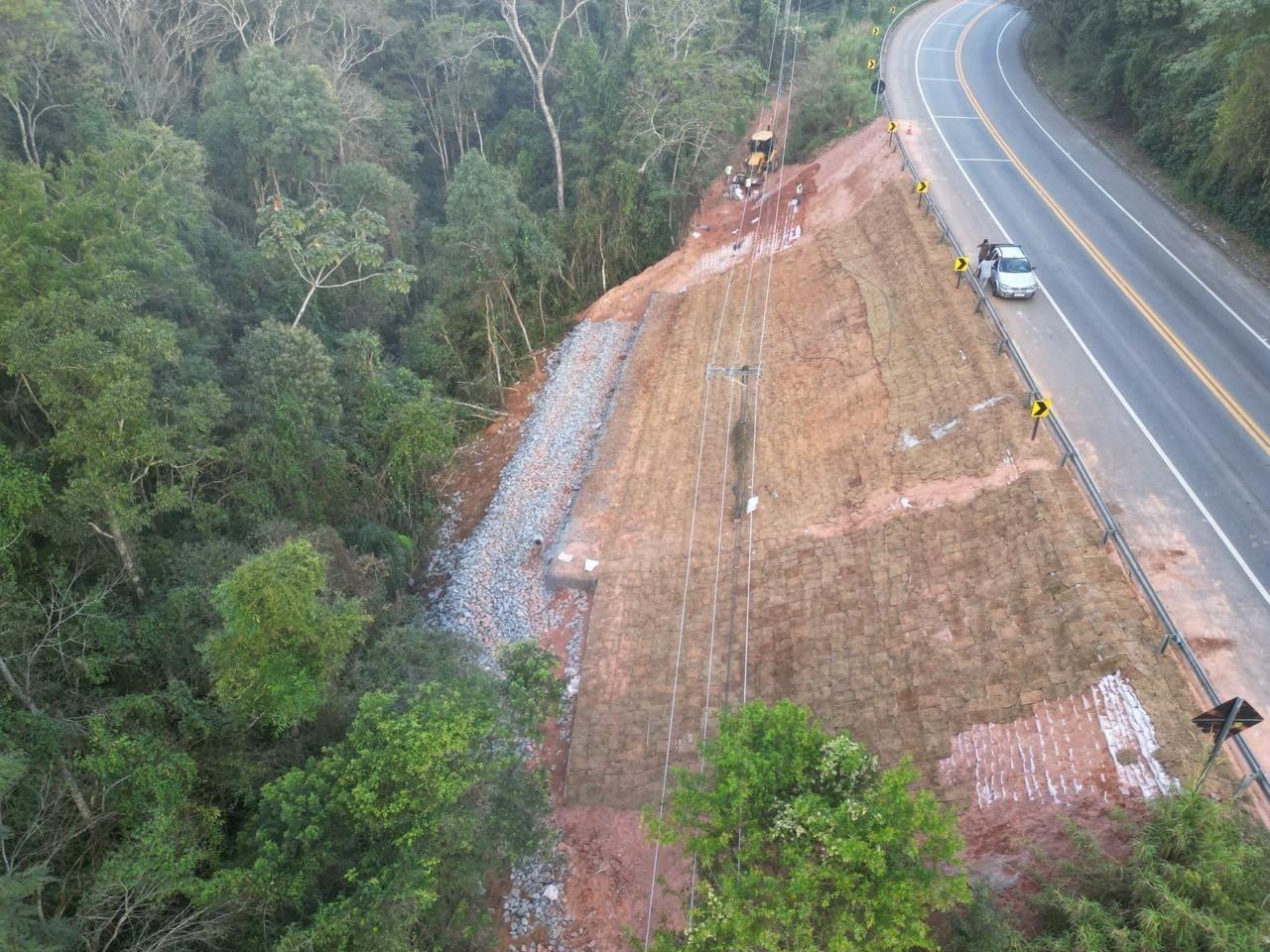 DER conclui obra de R$ 1,8 milhão na SP-056 em Santa Isabel após recuperar taludes
