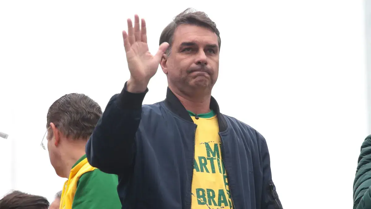 Entenda a polêmica envolvendo Flávio Bolsonaro e Nossa Senhora Aparecida
