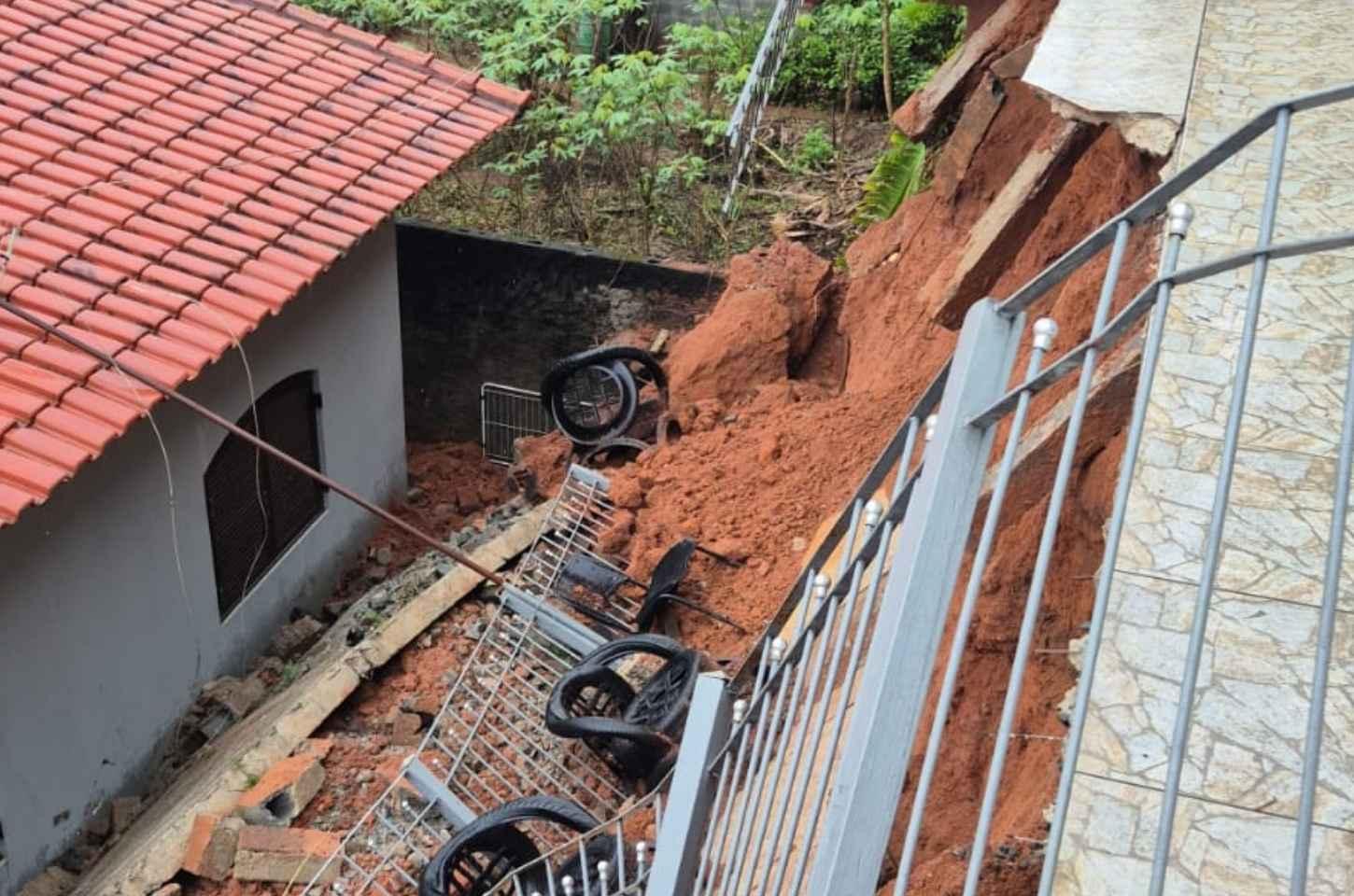 Santa Isabel registra 69 mm de chuva em 24 horas e tem dois deslizamentos
