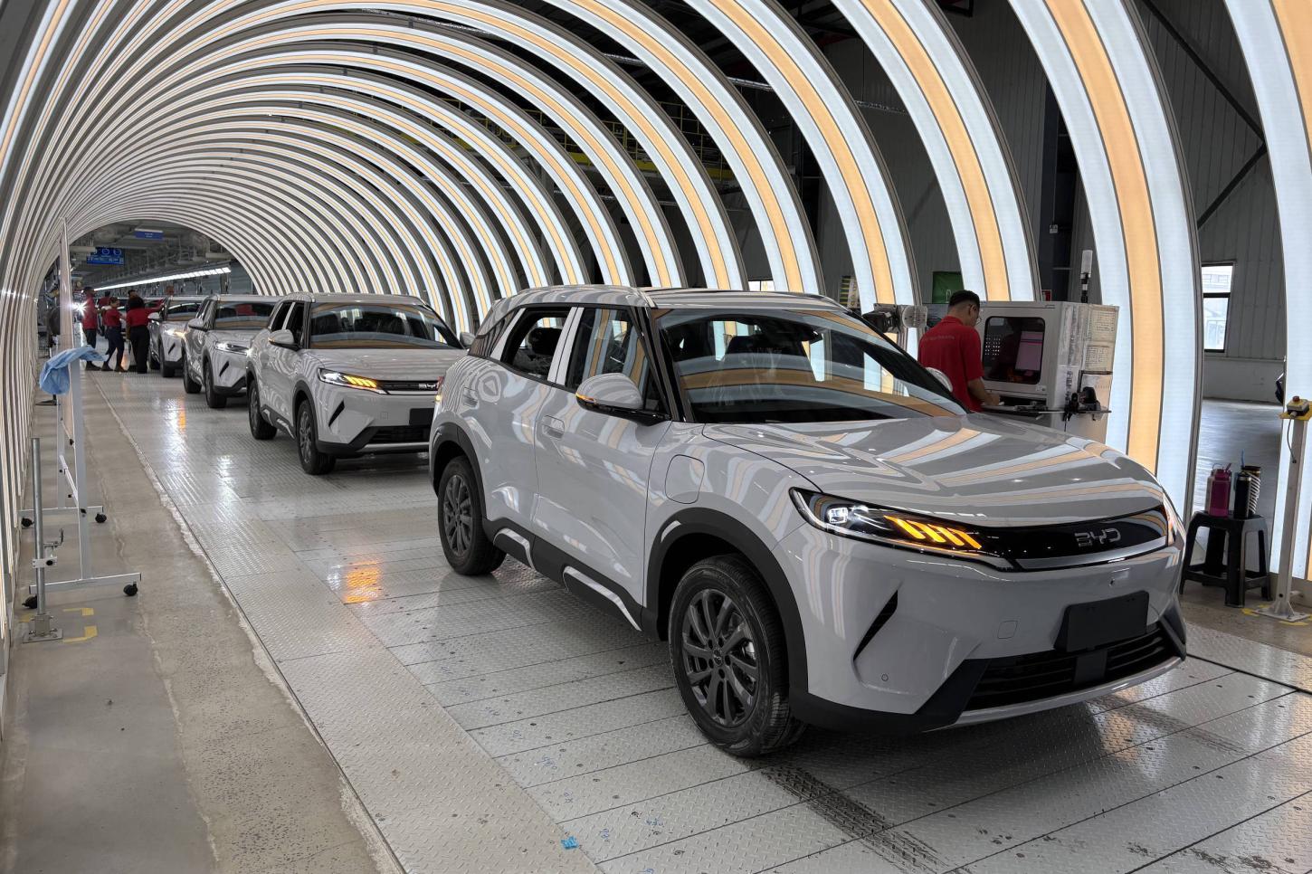 BYD reforça produção nacional na Bahia e prepara exportações de carros ao Mercosul