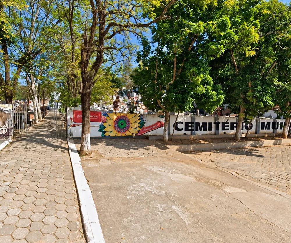Finados em Santa Isabel: cemitério abrirá das 8h às 17h e a rua terá sentido único