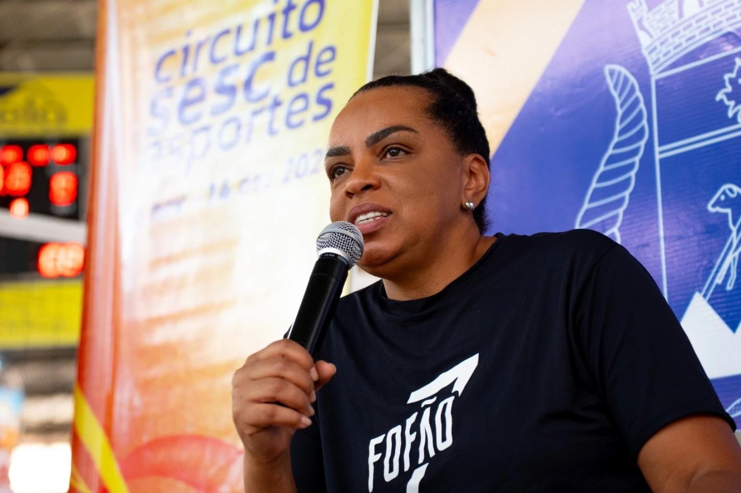 Ginásio de Santa Isabel recebe campeã olímpica Fofão em dia de vôlei gratuito