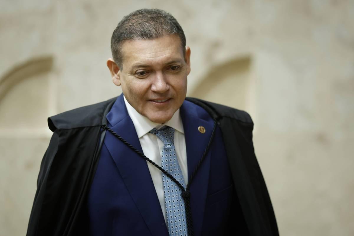 Kassio confirma que só vai analisar a soltura de Bolsonaro depois do segundo turno