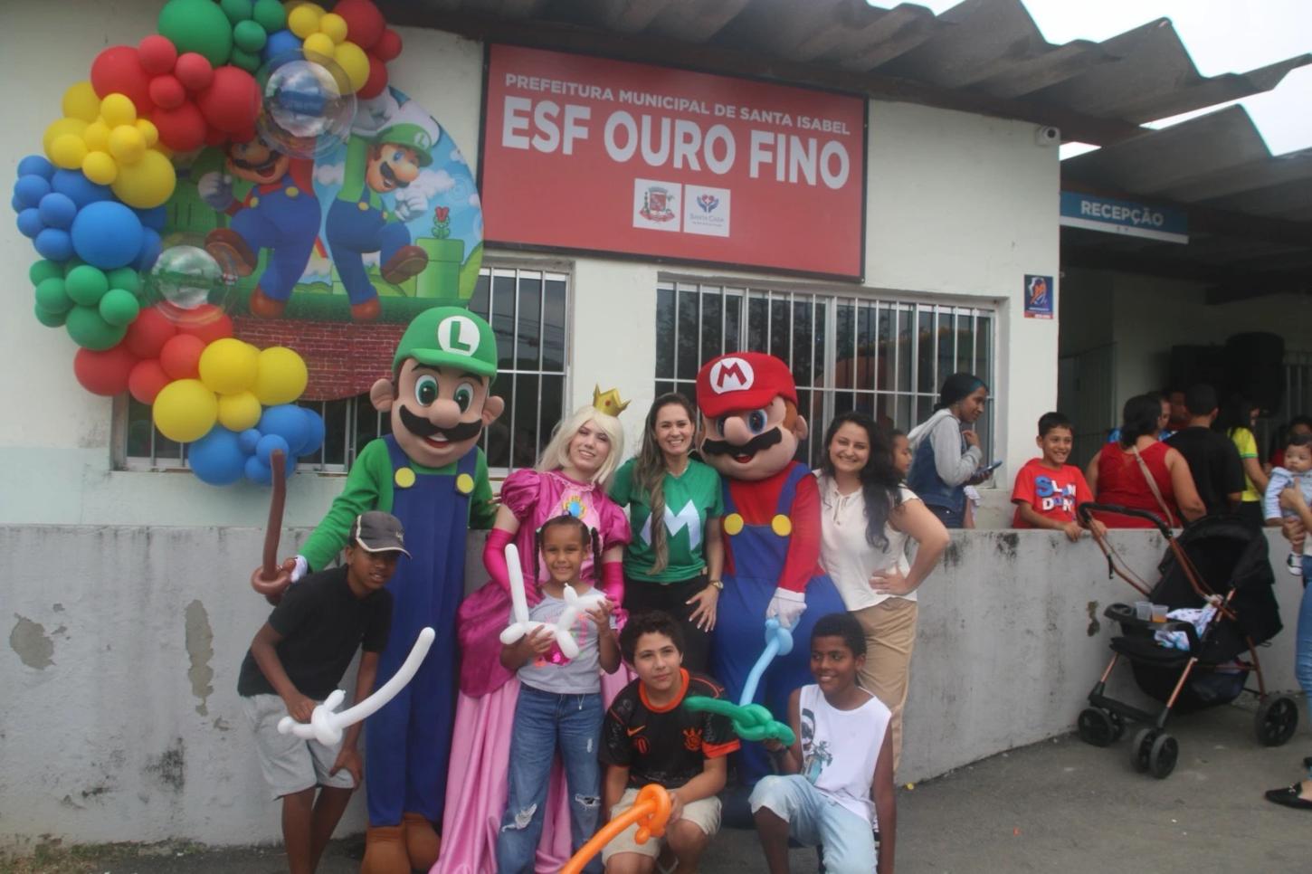 Moradores do Ouro Fino doam recursos, estrutura e fazem festa de Dia das Crianças
