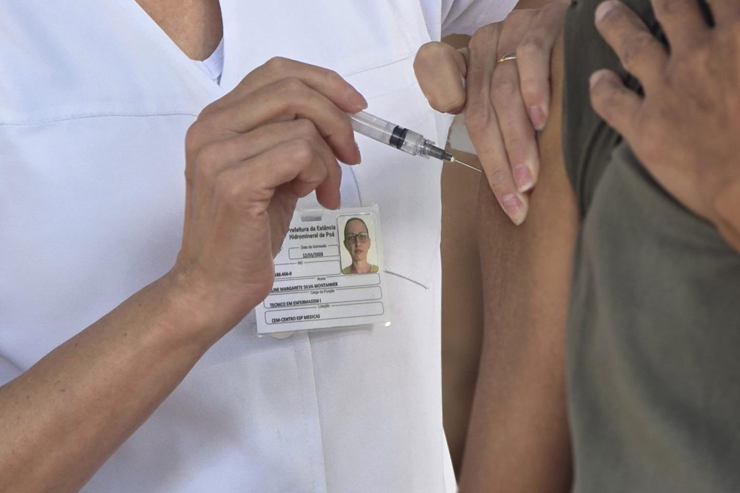 Poá passa a aplicar vacina pneumo20 em idosos com 85 anos ou mais em UBS da cidade