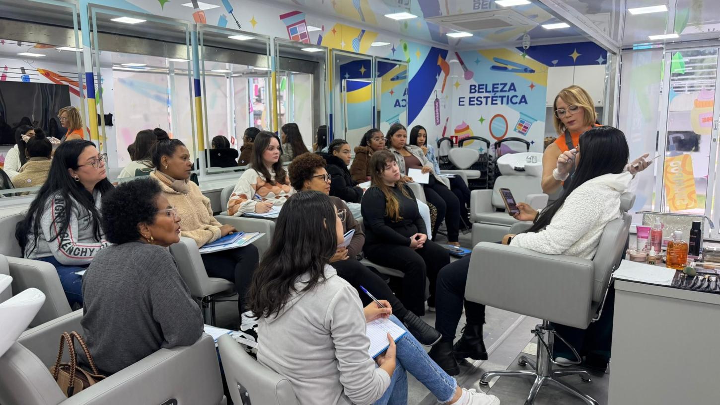 Prefeitura de Poá abre seis cursos gratuitos de gastronomia e beleza em carretas