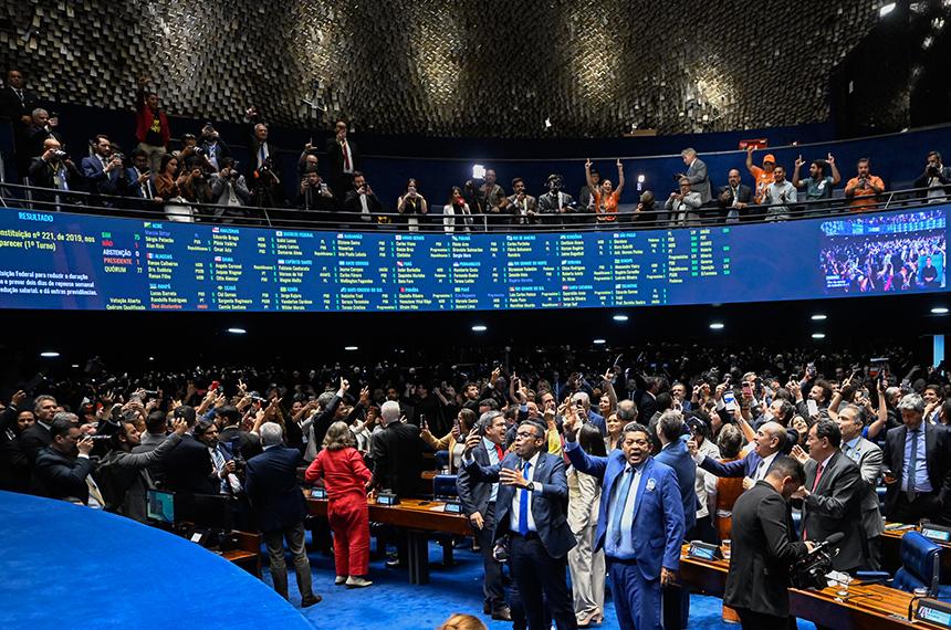 Senado aprova fim da escala 6x1 por 75 votos a 1, e PEC segue para promulgação