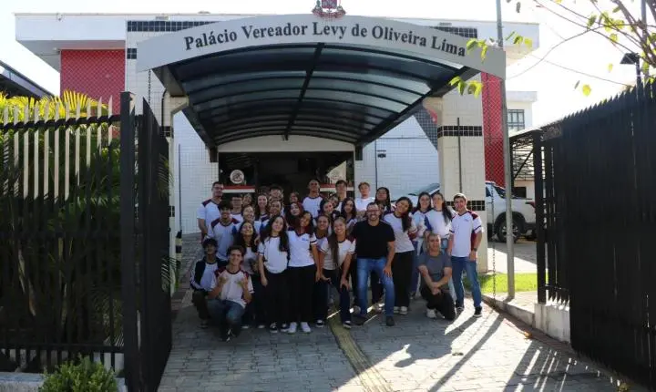 Alunos da ETEC fazem imersão na Câmara Municipal