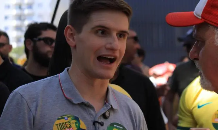 Análise da Folha compara Serra e Pavanato e questiona se o confronto dá mais votos