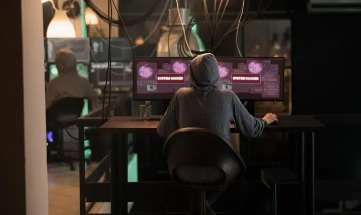 Ataques ao ECA Digital crescem e acendem alerta para famílias