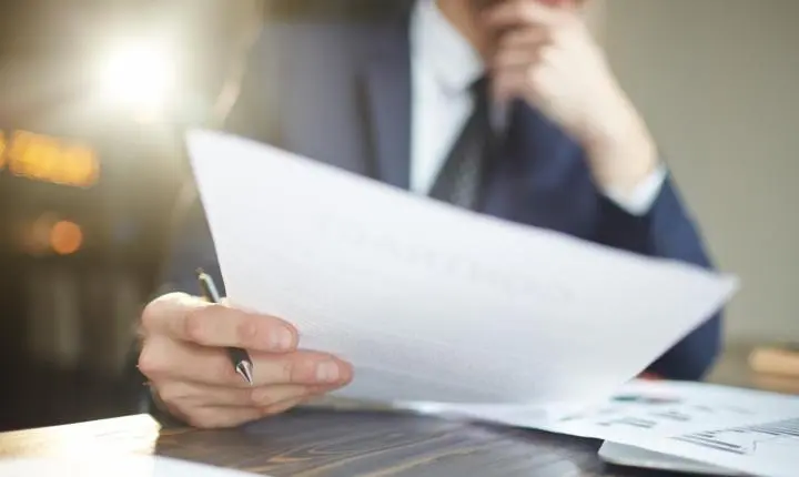 Atraso no pagamento da rescisão gera multa e CLT garante direito ao trabalhador