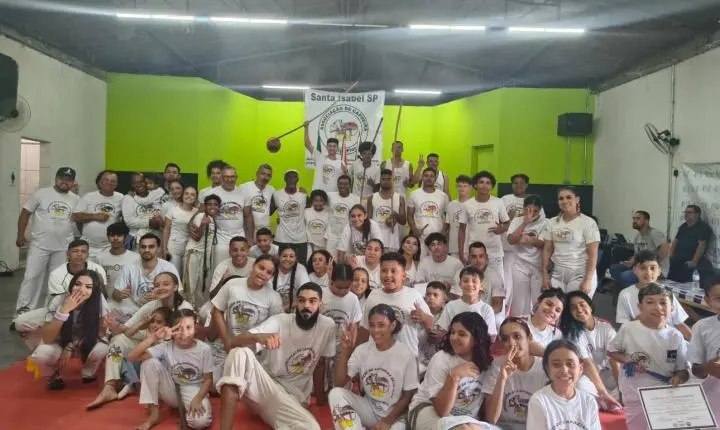 Batizado de capoeira em Santa Isabel reúne grupos de 9 cidades e dá 1ª graduação