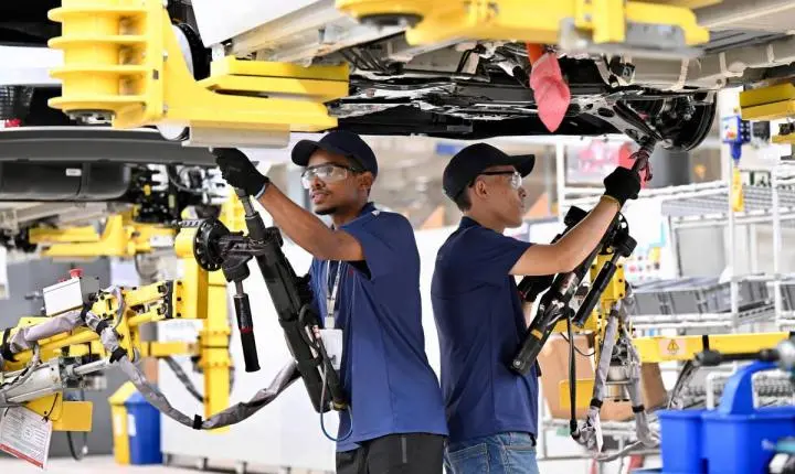 BYD chega a 100 mil carros montados na Bahia e projeta produção local