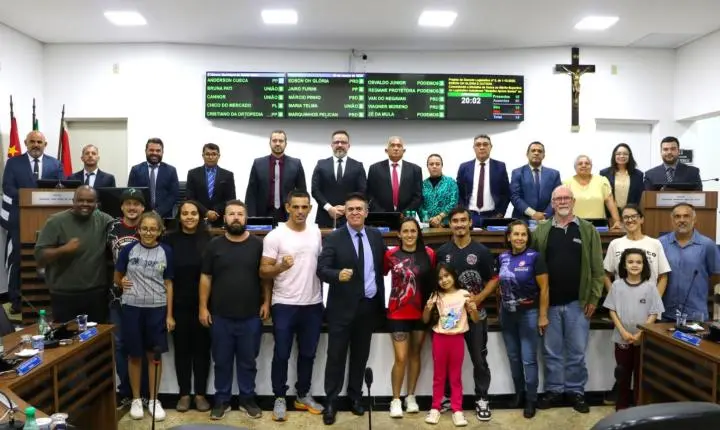 Câmara concede Medalha Ayrton Senna a atleta de Muay Thai de Santa Isabel