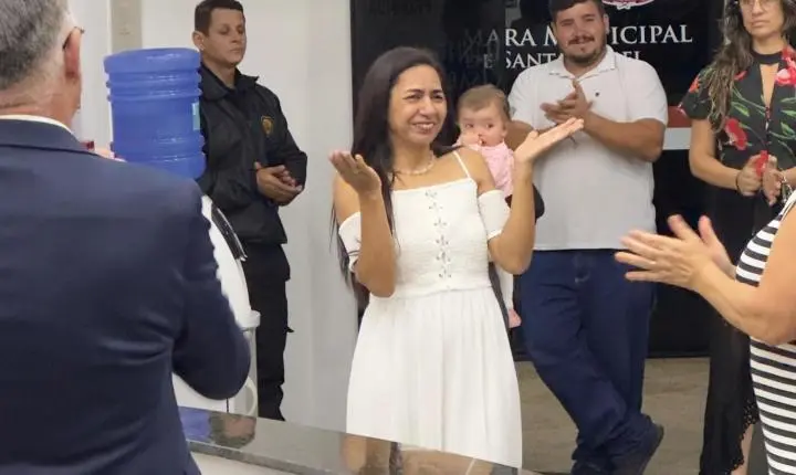 Câmara reconhece mais de 30 anos de atuação da professora Márcia Francisca